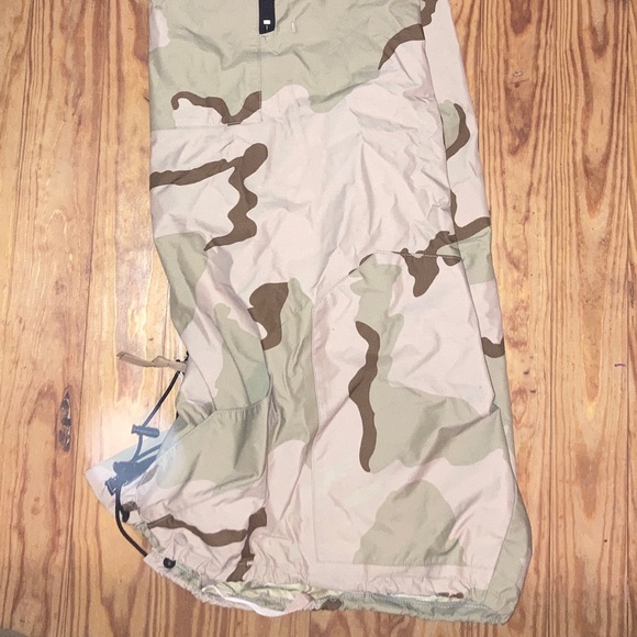 GORE-TEX TROUSERS ECW CAMO COLD WEATHER MR RAIN PANTS DESERT 8415-01-475-3697. - Picture 1 of 9